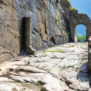 escursione-valle-aosta-donnas-nebbiolo-alpi-03_original