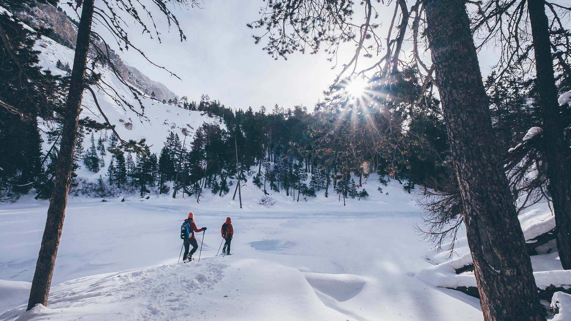 Escursionismo Invernale in Piemonte: i Laghi Ghiacciati delle Alpi Piemontesi Escursionismo Invernale in Piemonte: i Laghi Ghiacciati delle Alpi Piemontesi