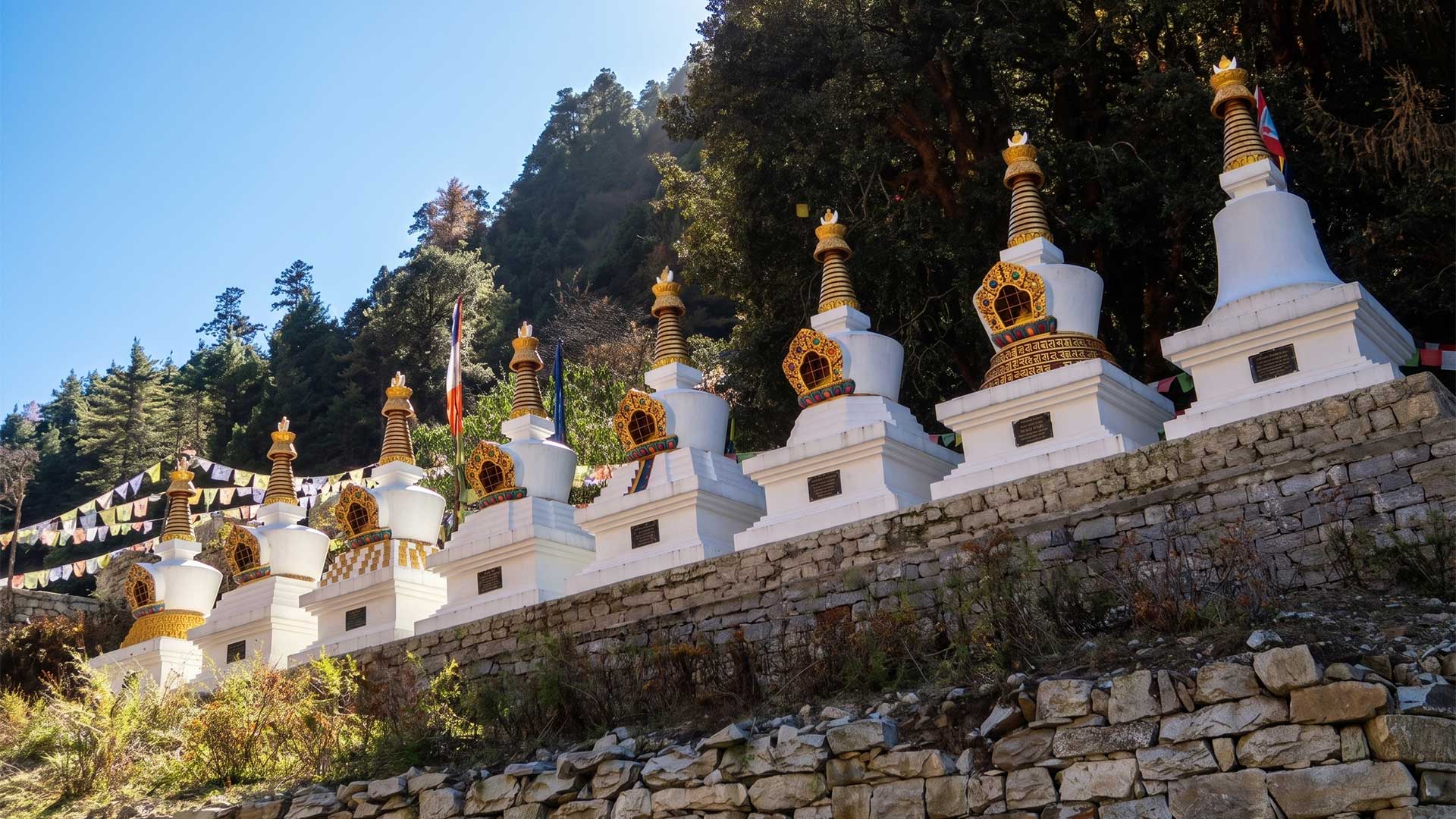 Viaggio Nepal: Monasteri sacri e trekking nel Circuito del Manaslu Viaggio Nepal: Monasteri sacri e trekking nel Circuito del Manaslu