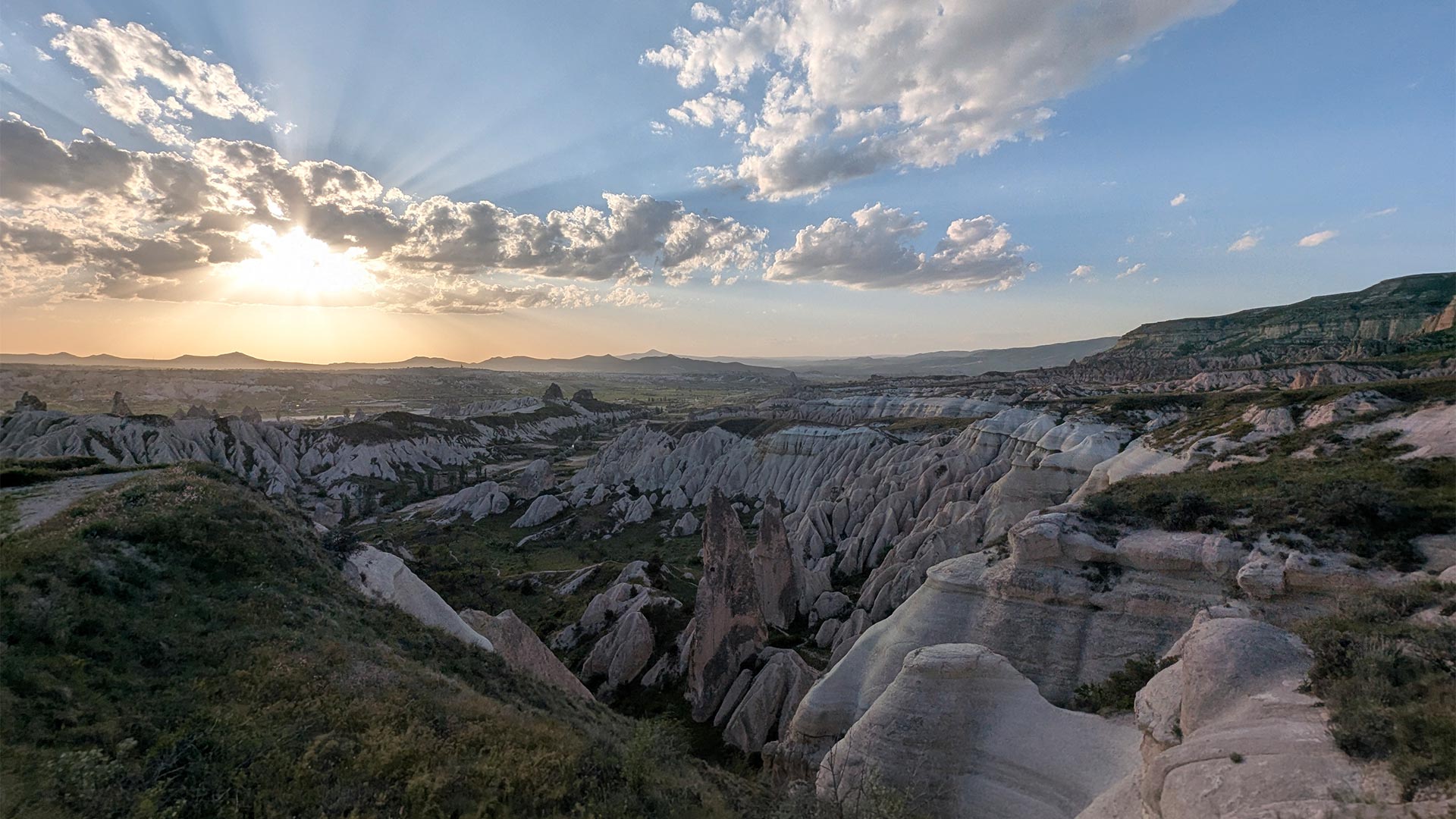 Viaggio in Turchia: Trekking in Cappadocia tra i camini delle fate e volo in mongolfiera Viaggio in Turchia: Trekking in Cappadocia tra i camini delle fate e volo in mongolfiera