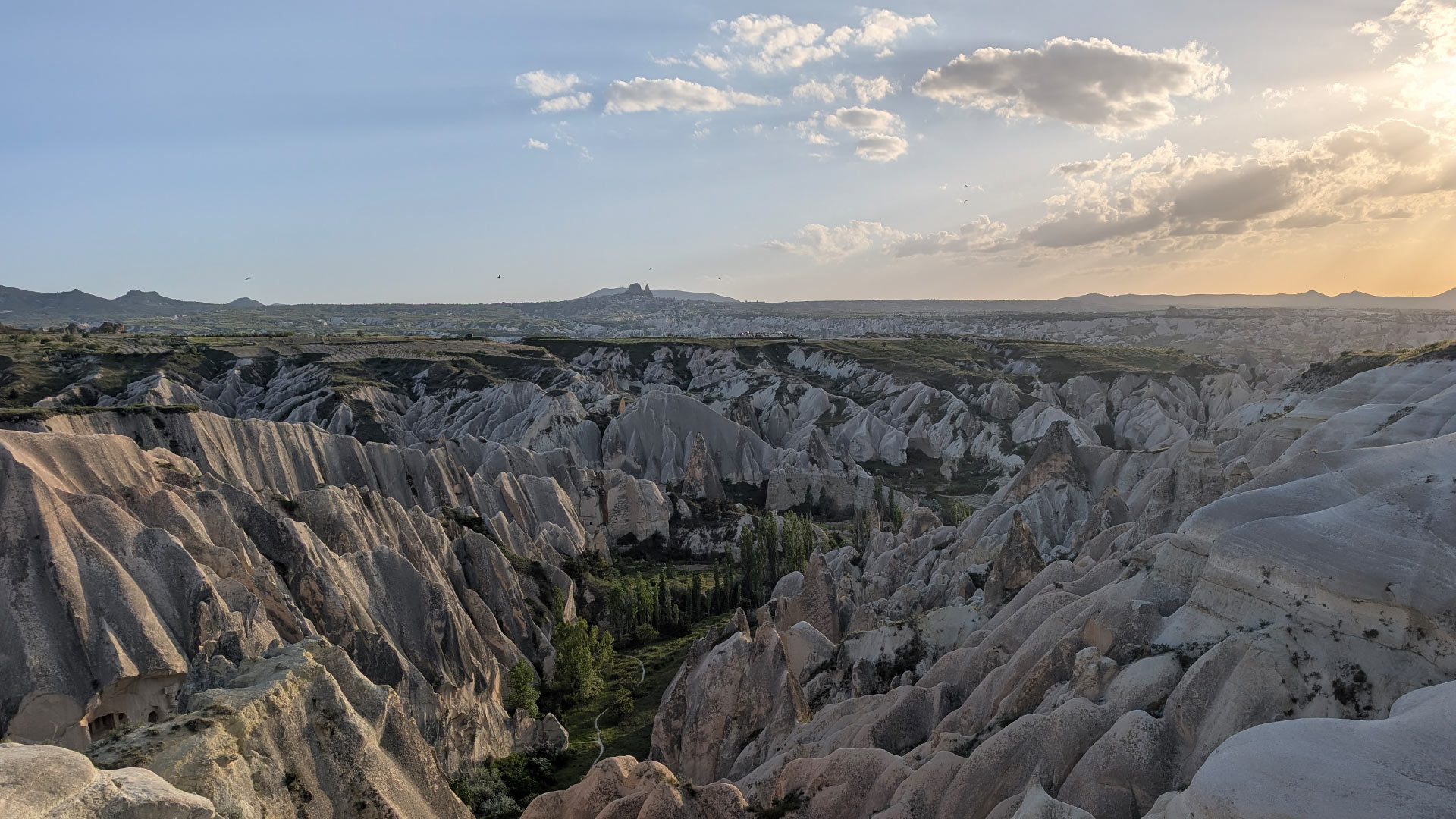 Viaggio in Turchia: Trekking in Cappadocia tra i camini delle fate e volo in mongolfiera Viaggio in Turchia: Trekking in Cappadocia tra i camini delle fate e volo in mongolfiera