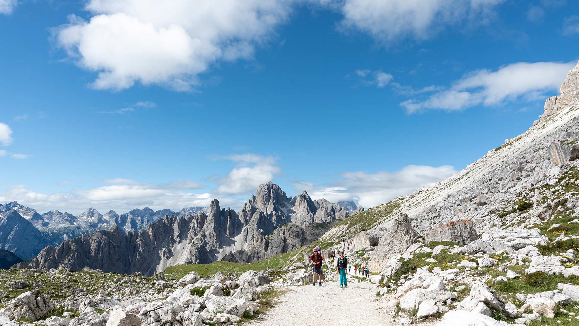 Attrezzatura essenziale per un trekking di più giorni in montagna