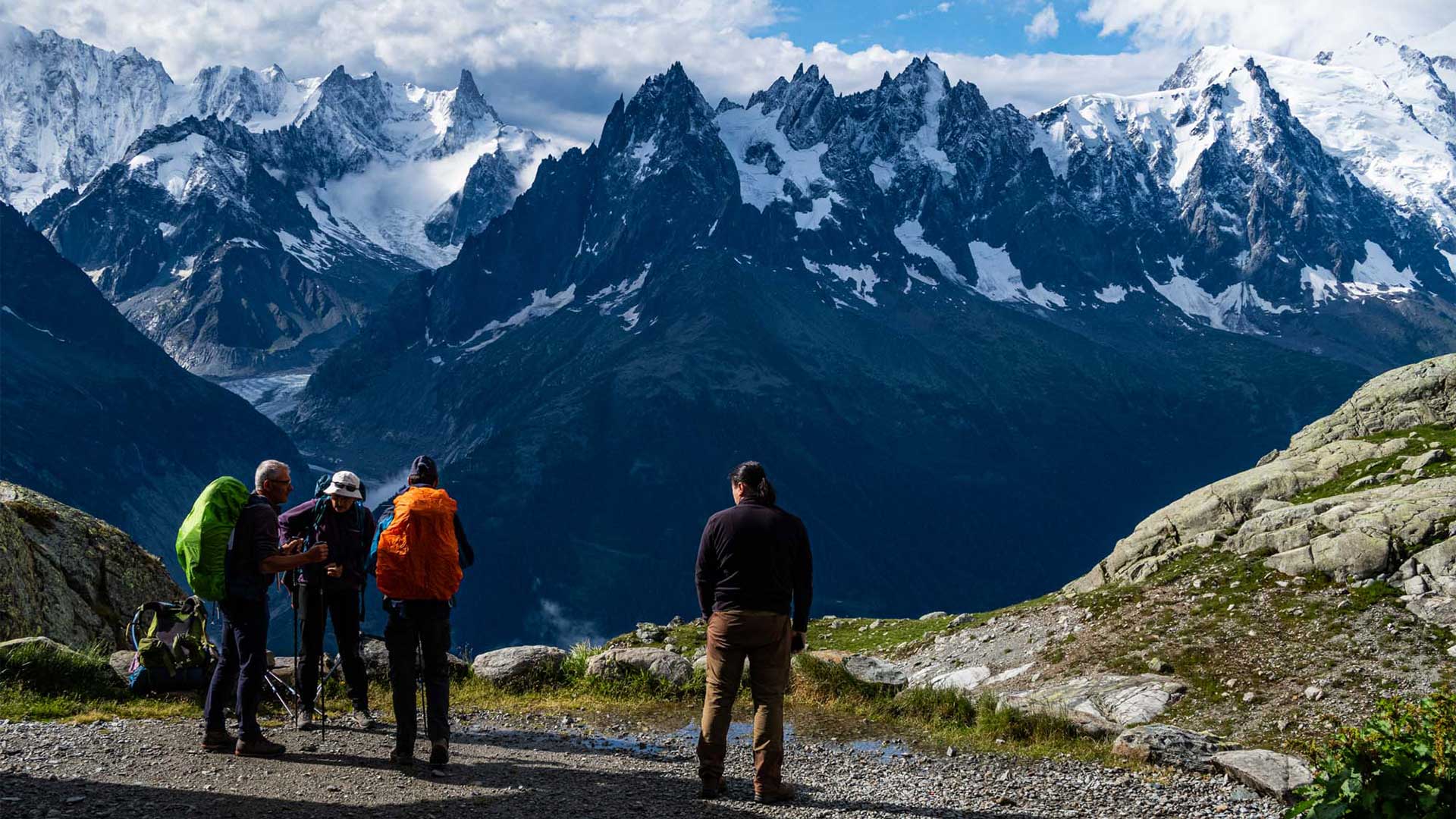 Attrezzatura essenziale per un trekking di più giorni in montagna