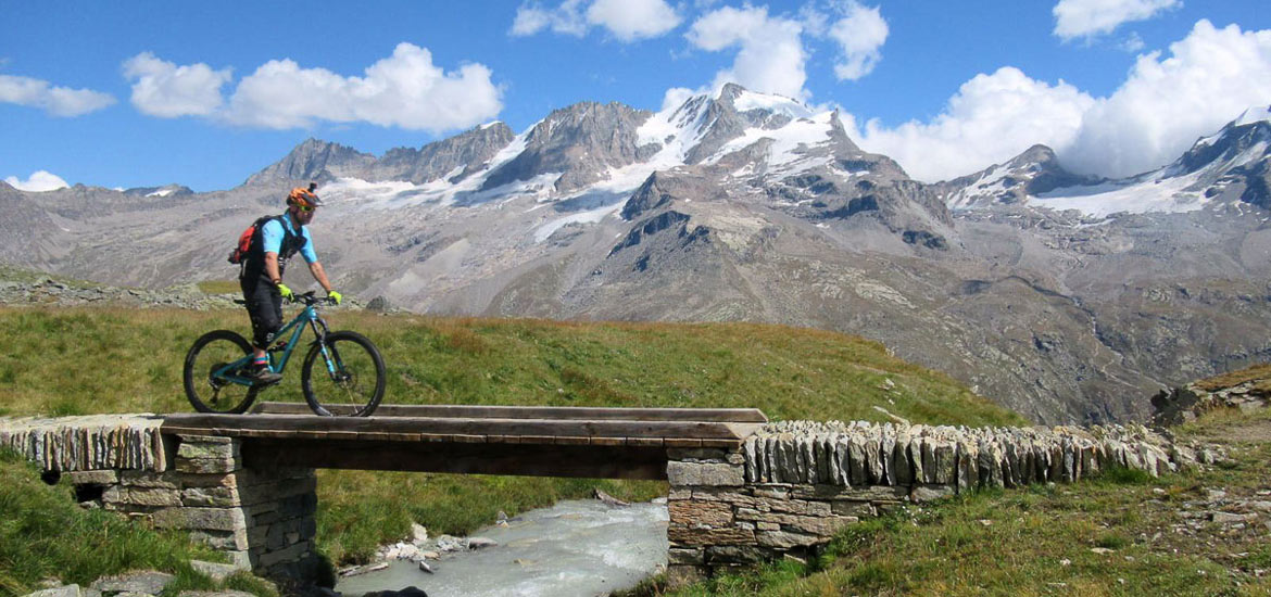 I 10 Benefici Dello Yoga Per Gli Amanti Della Mountain Bike I 10 Benefici Dello Yoga Per Gli Amanti Della Mountain Bike