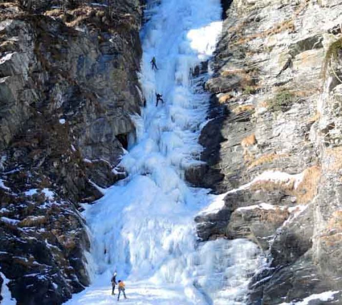 Ice Climbing – First Steps and Safety Tips