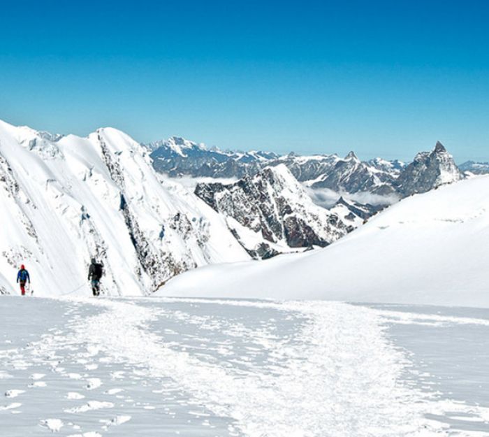 A Unique Experience: Climb One of the 4,000-Meter Peaks of the Alps