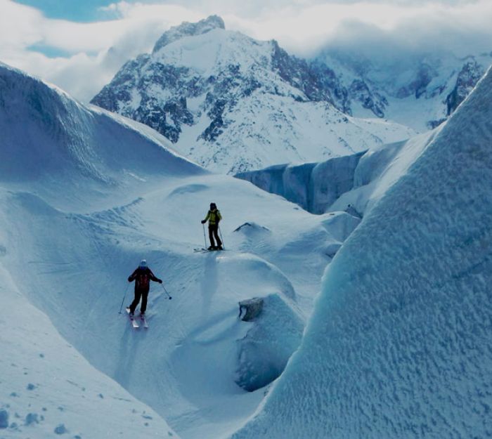 Equipment and Clothing for Freeride Skiing/Snowboarding Tours