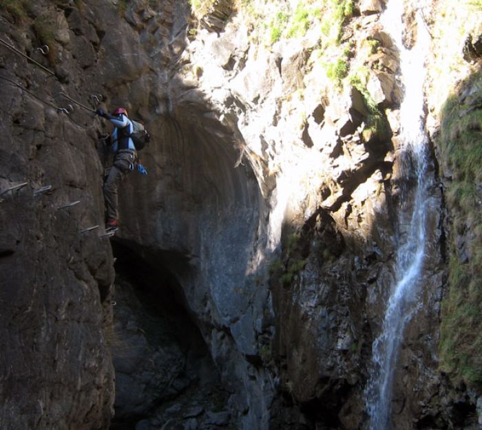 Attrezzatura e Abbigliamento per Escursioni su Via Ferrata