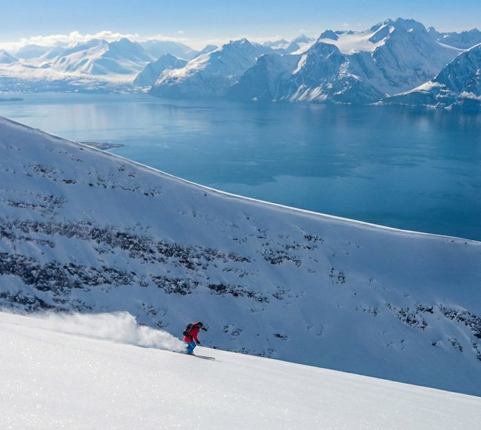 Scialpinismo in Norvegia: guida a territorio, clima e neve nel Nord artico
