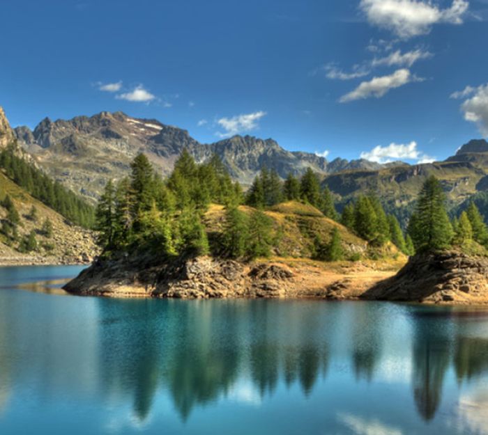 Trekking Italy's Northwestern Alps: Iconic Peaks and High-Altitude Journeys